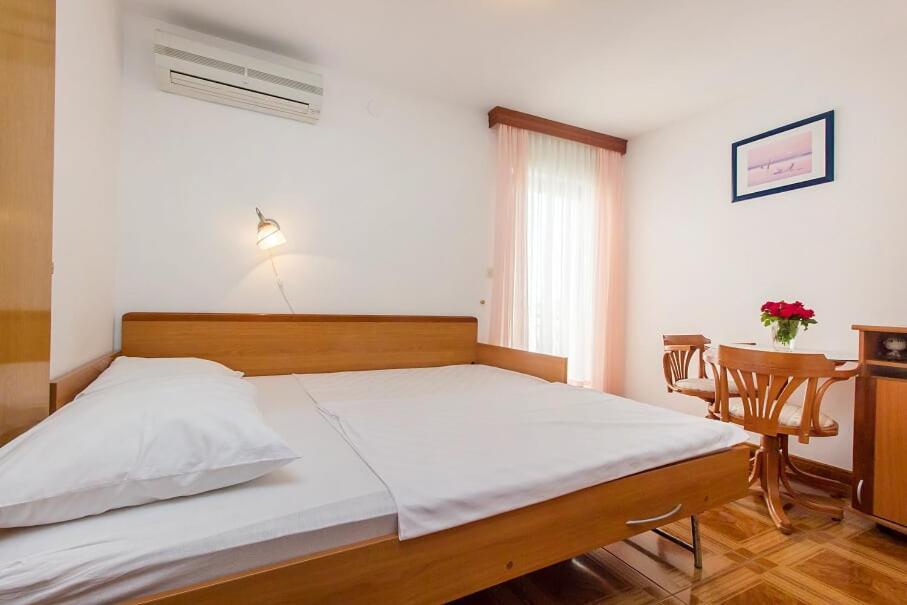 Apartments Tonimir Vodice Exteriör bild