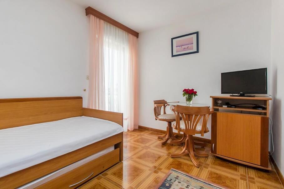 Apartments Tonimir Vodice Exteriör bild